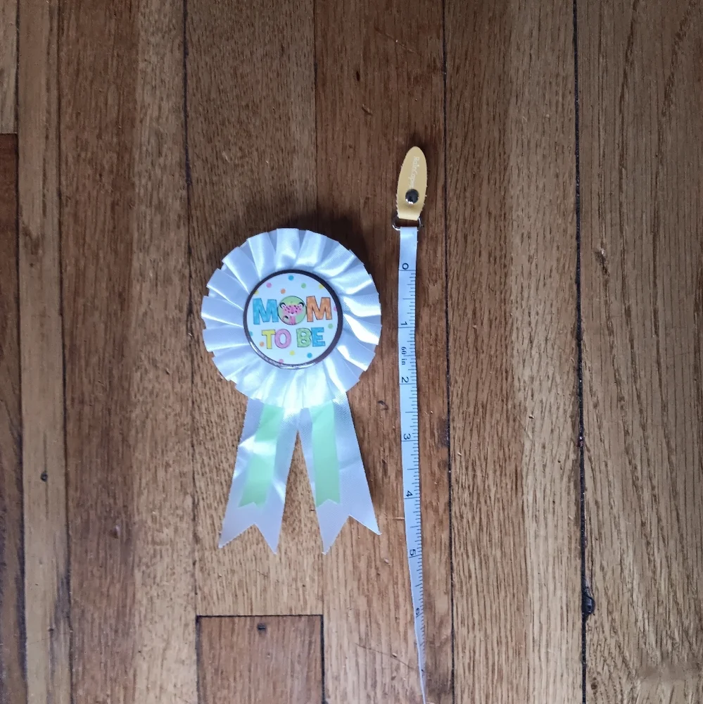 Cute 'Mom To Be' Ribbon Badge